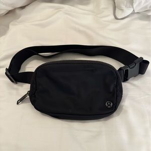 Lululemon black belt bag